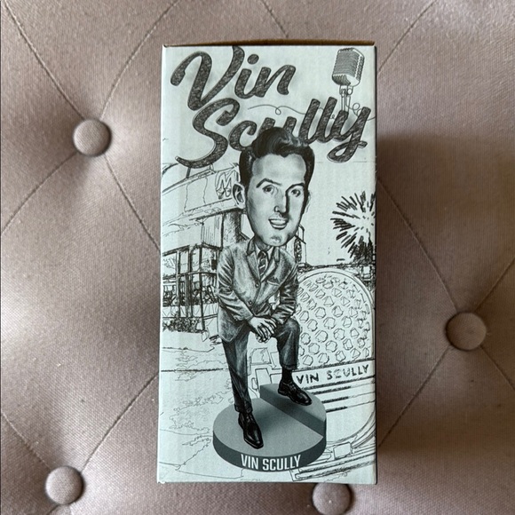 Dodgers Vin Scully Bobblehead - Picture 2 of 7